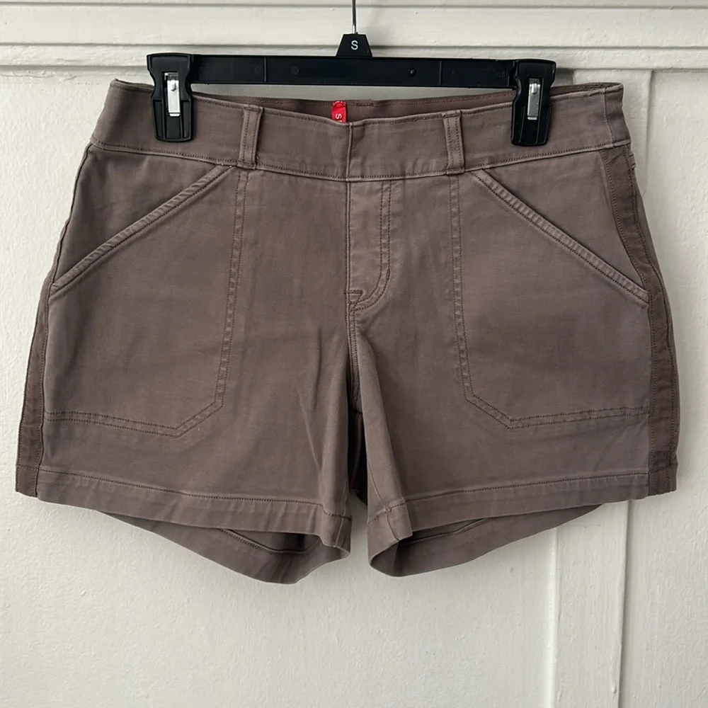 Set if 2 SPANX Twill Mauve and Brown Stretch Shorts Medium
